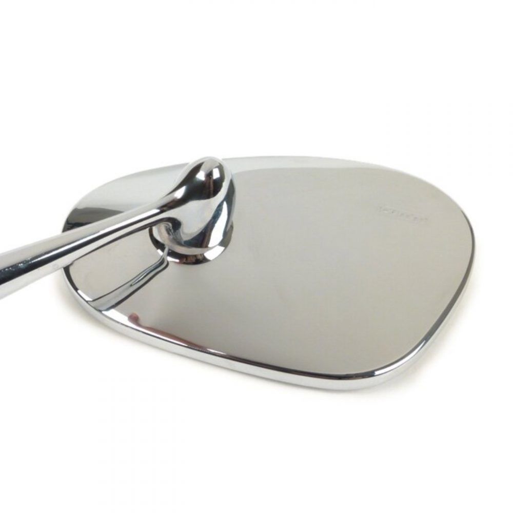 Käsikahva peili, Bumm, vasen kromattu <a href="https://staging.italialaiset.fi/wp-content/uploads/2019/07/image-5.png"><img class="alignright size-full wp-image-14912" src="https://staging.italialaiset.fi/wp-content/uploads/2019/07/image-5.png" alt="" width="109" height="45" /></a>Käsikahva peili, Bumm, vasen kromattu. Peilin mitat 115x70mm, varren pituus 100mm. Käsikahva peili, Bumm, vasen kromattu