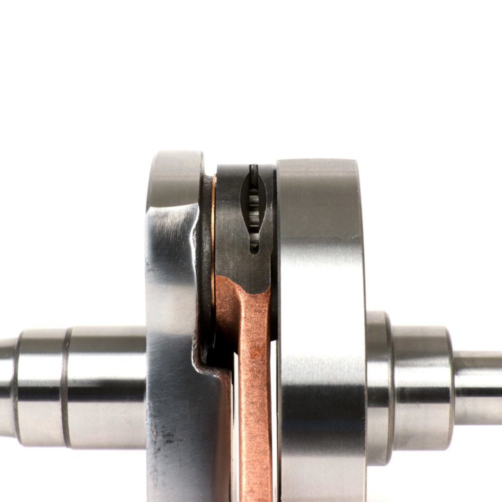 Kampiakseli BGM Pro Touring 60mm iskulla, Vespa PX125, PX150 <a href="https://staging.italialaiset.fi/wp-content/uploads/2019/06/image-13.png"><img class="alignright size-full wp-image-14688" src="https://staging.italialaiset.fi/wp-content/uploads/2019/06/image-13.png" alt="" width="140" height="40" /></a>Taottu mäntä ohjattu kampiakseli bgm Pro Touring pitkällä 60mm iskulla, kiertokangen pituus 105mm. Männäntappi 15mm. Kierre kampiakselilla vauhtipyörän puolella M12x1.25 ja vetopuolella M12x1.5. Sopii Vespa PX125, PX150, katso tarkempi sopivuus alla olevasta taulukosta. Lisätietoa englanniksi <a href="https://www.scooter-center.com/en/bgm031121g/crankshaft-bgm-pro-touring-rotary-valve-60mm-stroke-105mm-conrod-vespa-px125-px150?number=BGM031121G" target="_blank" rel="noopener noreferrer">toimittajan sivuilta</a>. Kampiakseli BGM Pro Touring 60mm iskulla, Vespa PX125, PX150