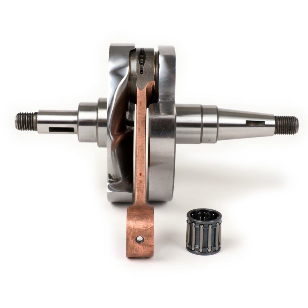 Kampiakseli BGM Pro Touring 60mm iskulla, Vespa PX125, PX150 <a href="https://staging.italialaiset.fi/wp-content/uploads/2019/06/image-13.png"><img class="alignright size-full wp-image-14688" src="https://staging.italialaiset.fi/wp-content/uploads/2019/06/image-13.png" alt="" width="140" height="40" /></a>Taottu mäntä ohjattu kampiakseli bgm Pro Touring pitkällä 60mm iskulla, kiertokangen pituus 105mm. Männäntappi 15mm. Kierre kampiakselilla vauhtipyörän puolella M12x1.25 ja vetopuolella M12x1.5. Sopii Vespa PX125, PX150, katso tarkempi sopivuus alla olevasta taulukosta. Lisätietoa englanniksi <a href="https://www.scooter-center.com/en/bgm031121g/crankshaft-bgm-pro-touring-rotary-valve-60mm-stroke-105mm-conrod-vespa-px125-px150?number=BGM031121G" target="_blank" rel="noopener noreferrer">toimittajan sivuilta</a>. Kampiakseli BGM Pro Touring 60mm iskulla, Vespa PX125, PX150