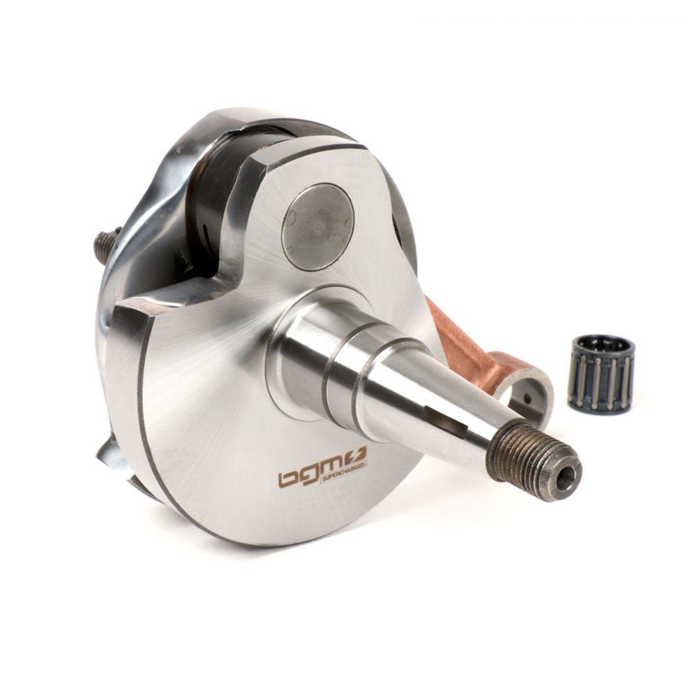 Kampiakseli BGM Pro Touring 60mm iskulla, Vespa PX125, PX150 <a href="https://staging.italialaiset.fi/wp-content/uploads/2019/06/image-13.png"><img class="alignright size-full wp-image-14688" src="https://staging.italialaiset.fi/wp-content/uploads/2019/06/image-13.png" alt="" width="140" height="40" /></a>Taottu mäntä ohjattu kampiakseli bgm Pro Touring pitkällä 60mm iskulla, kiertokangen pituus 105mm. Männäntappi 15mm. Kierre kampiakselilla vauhtipyörän puolella M12x1.25 ja vetopuolella M12x1.5. Sopii Vespa PX125, PX150, katso tarkempi sopivuus alla olevasta taulukosta. Lisätietoa englanniksi <a href="https://www.scooter-center.com/en/bgm031121g/crankshaft-bgm-pro-touring-rotary-valve-60mm-stroke-105mm-conrod-vespa-px125-px150?number=BGM031121G" target="_blank" rel="noopener noreferrer">toimittajan sivuilta</a>. Kampiakseli BGM Pro Touring 60mm iskulla, Vespa PX125, PX150