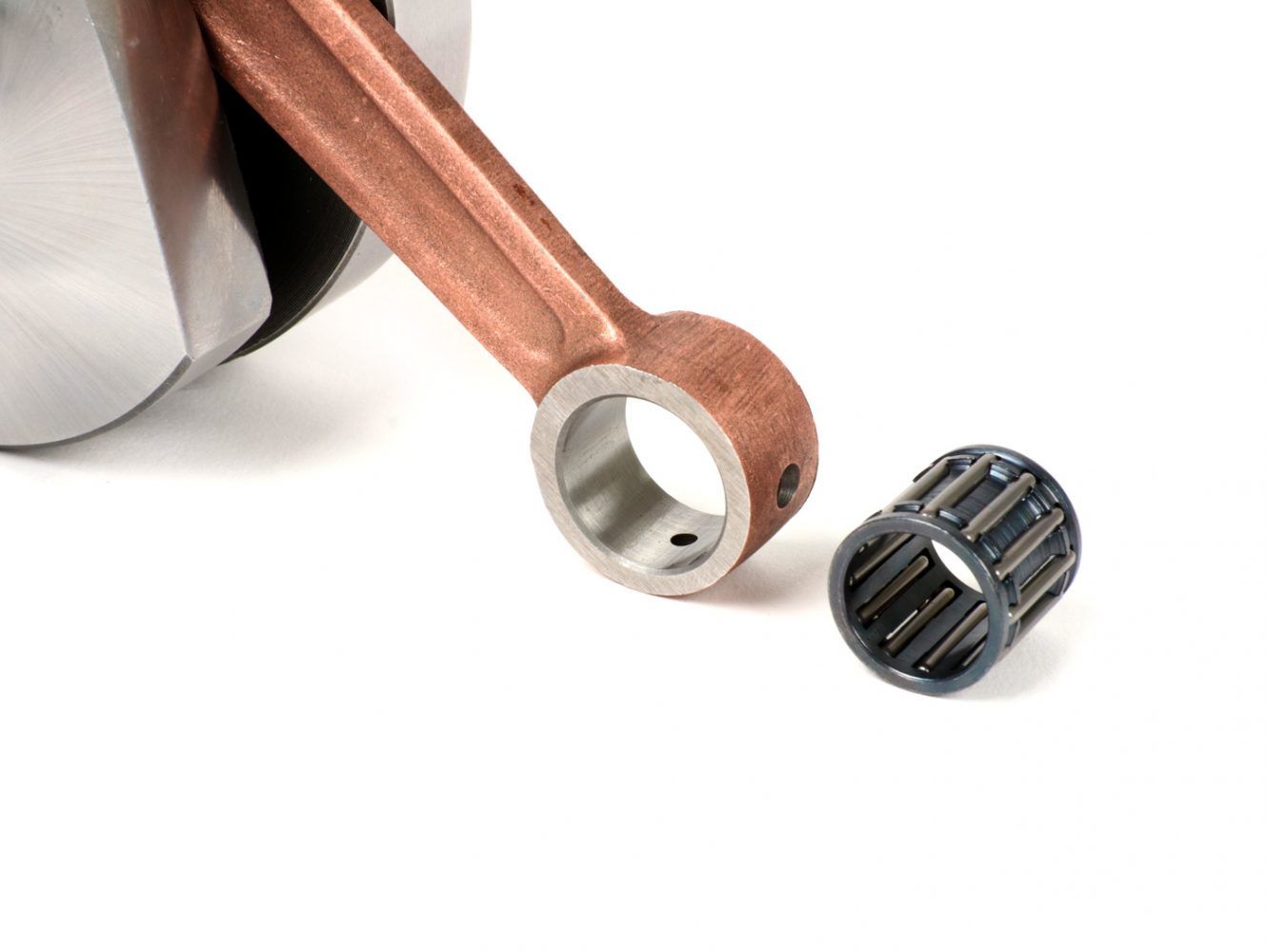 Kampiakseli BGM Pro Touring 60mm iskulla, Vespa PX125, PX150 <a href="https://staging.italialaiset.fi/wp-content/uploads/2019/06/image-13.png"><img class="alignright size-full wp-image-14688" src="https://staging.italialaiset.fi/wp-content/uploads/2019/06/image-13.png" alt="" width="140" height="40" /></a>Taottu mäntä ohjattu kampiakseli bgm Pro Touring pitkällä 60mm iskulla, kiertokangen pituus 105mm. Männäntappi 15mm. Kierre kampiakselilla vauhtipyörän puolella M12x1.25 ja vetopuolella M12x1.5. Sopii Vespa PX125, PX150, katso tarkempi sopivuus alla olevasta taulukosta. Lisätietoa englanniksi <a href="https://www.scooter-center.com/en/bgm031121g/crankshaft-bgm-pro-touring-rotary-valve-60mm-stroke-105mm-conrod-vespa-px125-px150?number=BGM031121G" target="_blank" rel="noopener noreferrer">toimittajan sivuilta</a>. Kampiakseli BGM Pro Touring 60mm iskulla, Vespa PX125, PX150