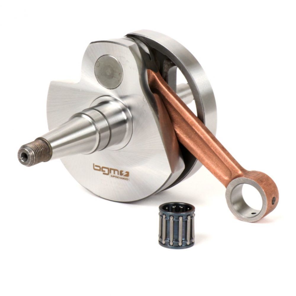 Kampiakseli BGM Pro Touring 60mm iskulla, Vespa PX125, PX150 <a href="https://staging.italialaiset.fi/wp-content/uploads/2019/06/image-13.png"><img class="alignright size-full wp-image-14688" src="https://staging.italialaiset.fi/wp-content/uploads/2019/06/image-13.png" alt="" width="140" height="40" /></a>Taottu mäntä ohjattu kampiakseli bgm Pro Touring pitkällä 60mm iskulla, kiertokangen pituus 105mm. Männäntappi 15mm. Kierre kampiakselilla vauhtipyörän puolella M12x1.25 ja vetopuolella M12x1.5. Sopii Vespa PX125, PX150, katso tarkempi sopivuus alla olevasta taulukosta. Lisätietoa englanniksi <a href="https://www.scooter-center.com/en/bgm031121g/crankshaft-bgm-pro-touring-rotary-valve-60mm-stroke-105mm-conrod-vespa-px125-px150?number=BGM031121G" target="_blank" rel="noopener noreferrer">toimittajan sivuilta</a>. Kampiakseli BGM Pro Touring 60mm iskulla, Vespa PX125, PX150