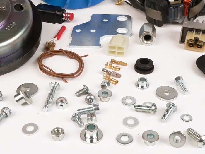 Kärjetön sytytys, Polini IDM, Vespa V50, PV125, ET3, PK S (19mm akseli) <a href="https://staging.italialaiset.fi/wp-content/uploads/2019/07/image-11.png"><img class="alignright size-full wp-image-15206" src="https://staging.italialaiset.fi/wp-content/uploads/2019/07/image-11.png" alt="" width="110" height="35" /></a>Kärjetön sytytys, Polini IDM, Vespa V50, PV125, ET3, PK S (19mm akselille). CDI ohjattu korkeajännite sytytys, jossa 90Wvalo ulostulo 12V jännitteellä. Polini IDM sytytyksen vauhtipyörä painaa vain 1,2 kg, eli on 50% kevyempi kuin alkuperäinen vauhtipyörä. Kaasuun vastaavuus on näin parempi kiihtyvyys pienillä vaihteilla parempi. <ul> <li>vauhtipyörän paino 1200 g</li> <li>dynaaminen sytyksen ajoitus, muuttuu kierrosluvun mukaan. Perus ennakko 8° EYKK</li> <li>taydellinen sytytyksen korvaussarja, joka sisältää myös tuulettimen ja jännitteen säätimen</li> <li>parempi kiihtyvyys</li> <li>parempi vääntö</li> <li>parempi kaasuun vastaavuus</li> <li>90W valo ulostulo</li> <li>kehitetty tuulettimne rivoitus</li> </ul> Kärjetön sytytys, Polini IDM, Vespa V50, PV125, ET3, PK S (19mm akseli)