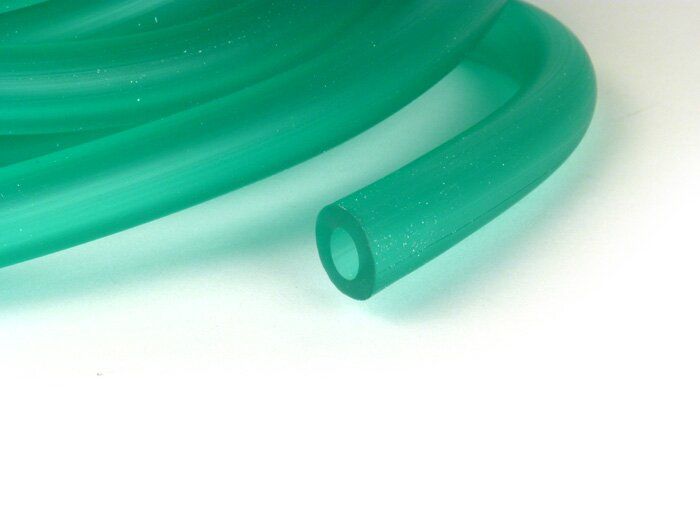 Polttoaineletku, yleismalli, Ø 7/14mm, pituus 5m Polttoaineletku reiluna 5 metrin pätkänä. <ul> <li>sisähalkaisija 7mm</li> <li>ulkohalkaisija 14mm</li> <li>pituus: 5m</li> <li>sopii kaikkiin manuaalivaihteisiin klassikko Vespoihin</li> </ul> Polttoaineletku, yleismalli, Ø 7/14mm, pituus 5m