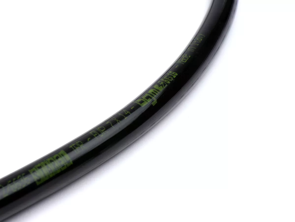 Vespan Polttoaineletku, BGM, Ø 7/14 mm, pituus 750 mm Korkealaatuinen polttoaineletku klassikko Vespoihin. <ul> <li>sisähalkaisija 7 mm</li> <li>ulkohalkaisija 14 mm</li> <li>pituus: 0,75 m</li> <li>sopii kaikkiin manuaalivaihteisiin klassikko Vespoihin</li> </ul> Jäljellä 2 kpl läpinäkyvää, jonka jälkeen siirrymme mustiin letkuihin. (22.5.2025 huomio) Polttoaineletku, BGM, Ø 7/14mm, pituus 750mm