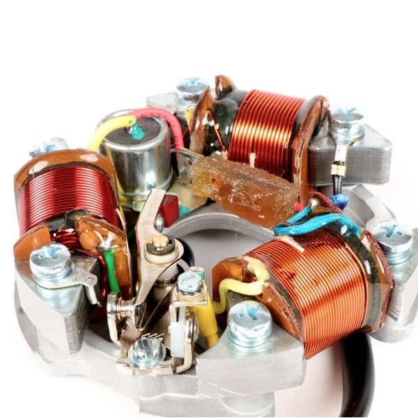 Staattori täydellinen 6V, 3 kelainen, Vespa 50 ja Primavera Staattori täydellinen, sopii malleihin Vespa V50 - 50R (V5A1T), 50 Revival (V5R1T), 50S (V5SA1T), 50 Special (V5A2T, V5B1T, V5B3T), 50 Special Elestart (V5B2T, V5A3T, V5B4T), 50SR/Sprinter <a href="https://www.scooter-center.com/en/vespa-piaggio-vespa-50-sr-v5ss2t-1975-veh1843">(V5SS2T, 1975-)</a>, Vespa 125 (VMA1T) ja Primavera 125 (VMA2T). Staattori täydellinen 6V, 3 kelainen, Vespa 50 ja Primavera