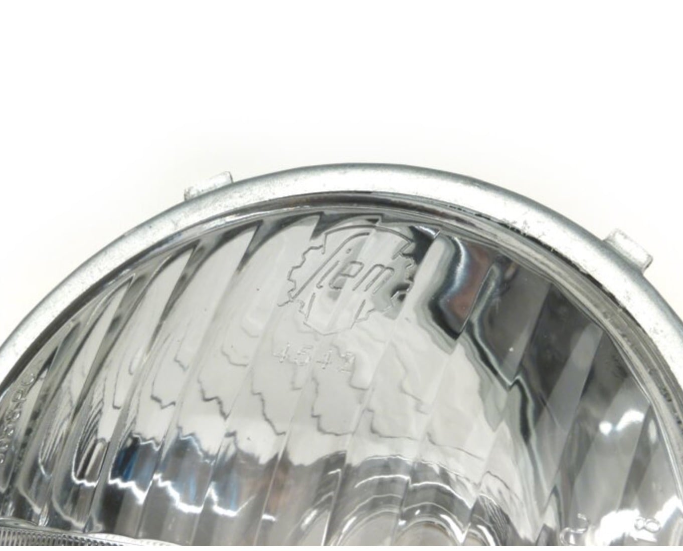 Ajovaloumpio, SIEM, Ø=105/115mm, Bilux, Vespa V50, V90 <img class="alignright size-full wp-image-23899" src="https://staging.italialaiset.fi/wp-content/uploads/2020/02/image-5.png" alt="" width="79" height="86" />Ajovaloumpio, SIEM, Ø=105/115mm, Bilux, Vespa V50, V90 malleihin. Ajovaloumpio, SIEM, Ø=105/115mm, Bilux, Vespa V50, V90