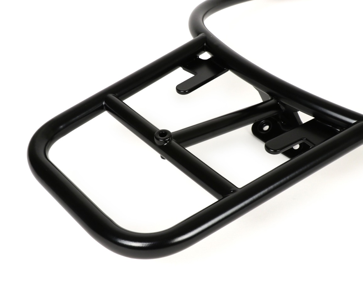 Takaboxin teline Piaggio matta musta, Vespa GT, GTL, GTV, GTS, GTS Super <img class="alignright size-full wp-image-24116" src="https://staging.italialaiset.fi/wp-content/uploads/2020/03/image-5.png" alt="" width="145" height="45" />Takaboxin teline Piaggio matta musta, Vespa GT, GTL, GTV, GTS, GTS Super. Piaggion alkuperäinen takateline johon Piaggion Topcase takaboxi sopii. Takaboxin teline Piaggio matta musta, Vespa GT, GTL, GTV, GTS, GTS Super