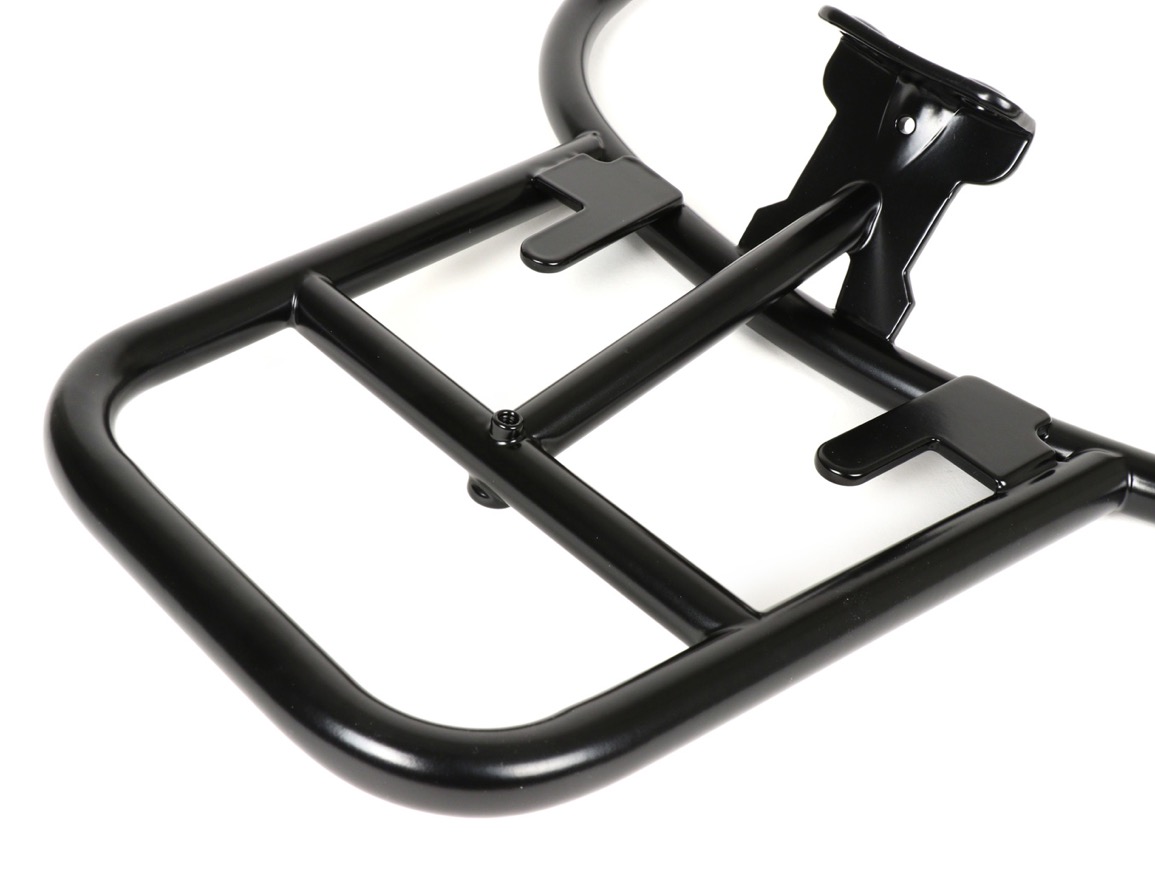 Takaboxin teline Piaggio matta musta, Vespa GT, GTL, GTV, GTS, GTS Super <img class="alignright size-full wp-image-24116" src="https://staging.italialaiset.fi/wp-content/uploads/2020/03/image-5.png" alt="" width="145" height="45" />Takaboxin teline Piaggio matta musta, Vespa GT, GTL, GTV, GTS, GTS Super. Piaggion alkuperäinen takateline johon Piaggion Topcase takaboxi sopii. Takaboxin teline Piaggio matta musta, Vespa GT, GTL, GTV, GTS, GTS Super