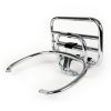 Takateline Piaggio, alastaittuva kromattu, Vespa GTS, GTS Super (Topcase) Alkuperänen Piaggio takateline, alastaittuva malli. Kromattu malli. Sopii Vespa GTS, GTS Super. Piaggio tarjoaa taittuvaa takatelinetta kahtena eri laatuversona. HQ (korkea laatu) -versio (Piaggio 623977) valmistetaan käyttämällä uutta valmistusprosessia. Monimutkaisesta juotosprosessista johtuen hitsaussaumoja ei ole. Kromin laatua on parannettu käsittelemällä viidessä eri tuotantovaiheessa. Huomio: Jotkut jälleenmyyjät myyvät halvempaa versiota HQ-versionumerolla. Tietenkin saat oikean tuotteen meiltä! Halvempi versio eli tämä tuote (Piaggio 606525M) vastaa perinteistä tuotantostandardia näkyvin hitsisaumoin. HUOMAUTUS: Asentaaksesi alkuperäisen Piaggio Topcase takaboxin, poista kromitulpat telineestä, niiden alla on vaadittavat M6-kierteet VIHJE: Piaggio suosittelee tavanomaisen kahvapainojen korvaamista raskaammilla (470 grammaa/puoli), kun asennetaan takaboxi. Tämän vähentää heiluriliikkeen syntymistä tietyillä nopeuksilla. Takateline Piaggio, alastaittuva kromattu, Vespa GTS, GTS Super (Topcase)
