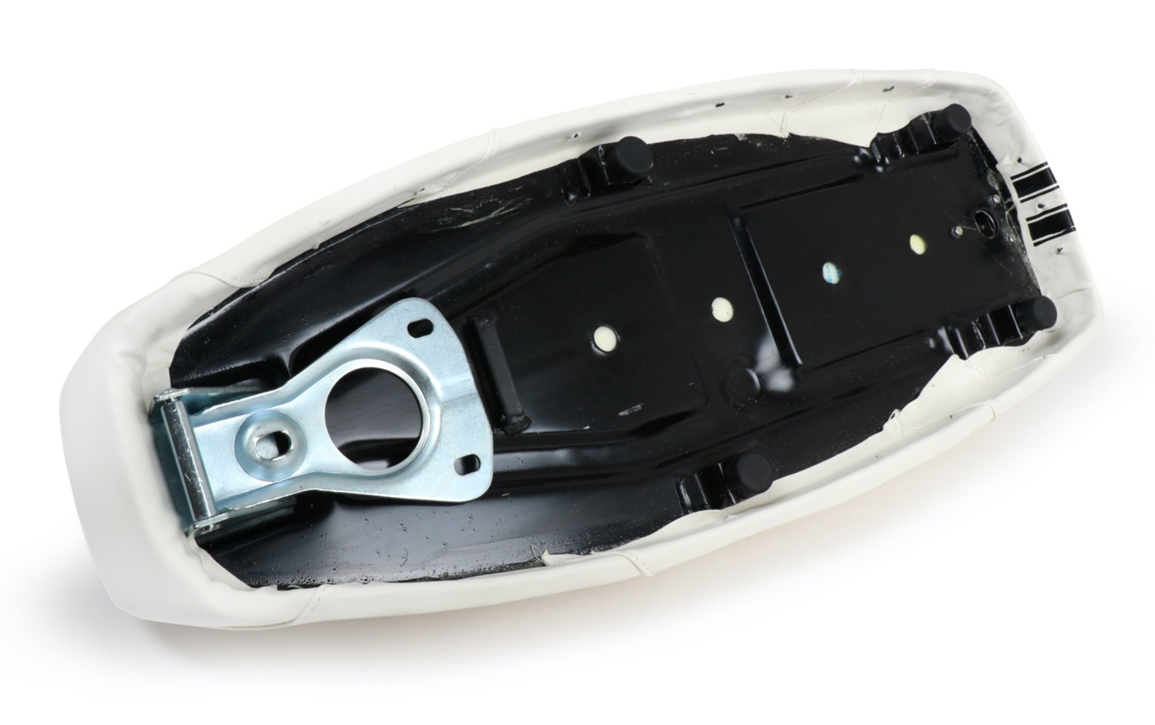 Istuin, Giuliari Yankee valkoinen lukolla, Vespa PX <img class="alignright wp-image-24907" src="https://staging.italialaiset.fi/wp-content/uploads/2020/04/image-9.png" alt="" width="132" height="30" />Istuin, Giuliari Yankee valkoinen lukolla, Vespa PX malliin. Mukava matka ja silmäänpistävä tyyli, juuri tämä luonnehtii 80- ja 90-luvun kaksoisistuimia. Tämän skootteri aikakauden symboli on yksinoikeudella Giuliarin istuin! Italialainen Giuliari ei valitettavasti ole enää toiminnassa, mutta Scooter Centeristä tarjota sinulle legendaarisen Giuliari Yankee -istuimen, joka on valmistttu lisenssillä, samalla laadulla ja jäljittelemättömällä ilmeellä. Istuin, Giuliari Yankee valkoinen lukolla, Vespa PX