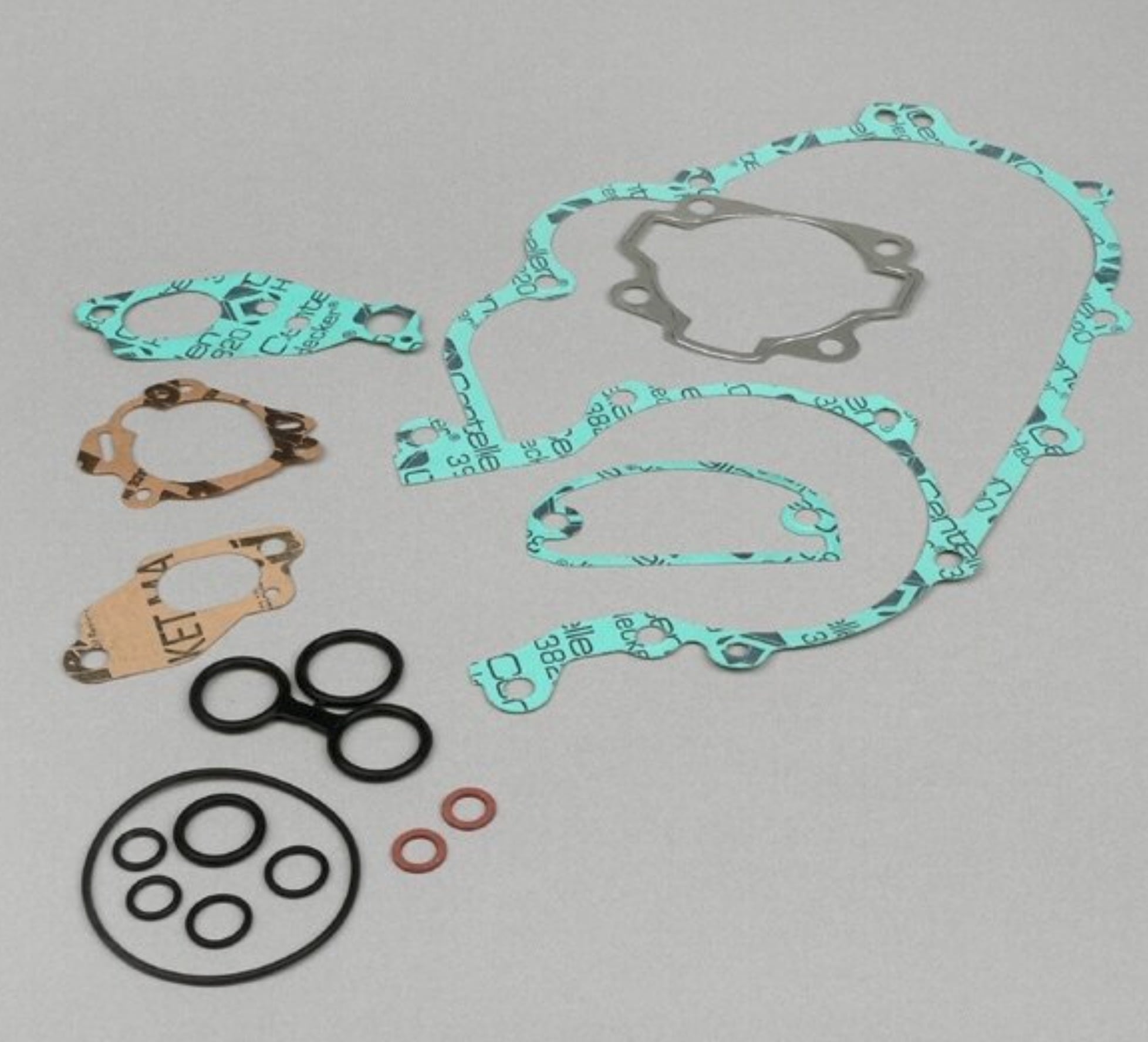 Tiivistesarja Piaggio, Vespa PX80, PX125, PX150EFL ja Cosa 125 Alkuperäinen tiivistesarja Piaggio, sopii malleihin Vespa PX80, PX125, PX150EFL ja Cosa 125. Ei sisällä öljystefoja. Tiivistesarja Piaggio, Vespa PX80, PX125, PX150EFL ja Cosa 125