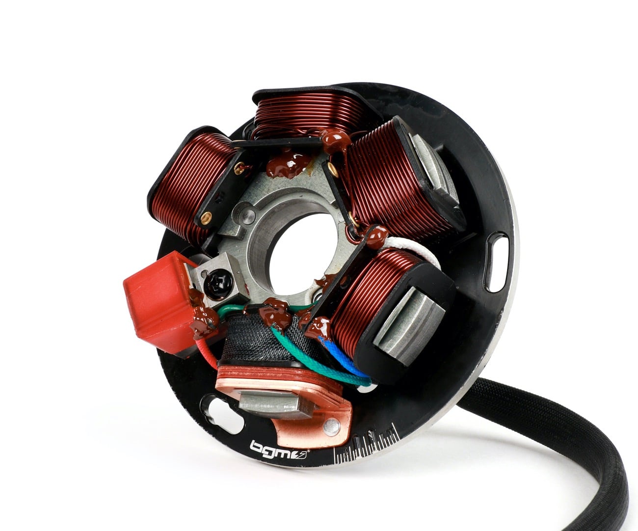 Staattori BGM Pro HP V2.5, Vespa Sprint150, TS125 , GT125 , GTR125 , Super, GL150, VNA, VNB, VBA ja VBB <img class="alignright size-full wp-image-24965" src="https://staging.italialaiset.fi/wp-content/uploads/2020/04/image-10.png" alt="" width="140" height="40" />Staattori BGM Pro HP V2.5, kärjettömälle sytytykselle. Sopii malleihin Vespa Sprint150 (VLB1T), TS125 (VNL3T), GT125 (VNL2T), GTR125 (VNL2T), Super, GL150 (VLA1T), VNA, VNB, VBA ja VBB. Uusin versio BGM PRO HP (High Power) -staattorilevystä kärjellisen sytytyksen muuntamiseksi elektroniseksi sytytykseksi. Staattori BGM Pro HP V2.5, Vespa Sprint150, TS125 , GT125 , GTR125 , Super, GL150, VNA, VNB, VBA ja VBB
