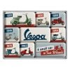 Vespa jääkaappimagneetti setti. Sisältää 9 kpl vahvoja epoksihartsilla päällystettyjä magneetteja. Magneettien paksuus 5 mm. <ul> <li>kolme isoa, koko 45 x 22 mm</li> <li>kuusi pientä, koko 22 x 22 mm</li> <li>pakkauksen koko 7 x 9 x 2 cm</li> </ul> Valmistettu Saksassa, aito Nostalgic-Art tuote.