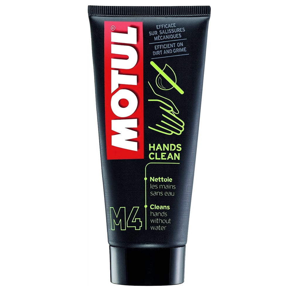 Motul M4 Hands Clean, käsienpuhdistusaine 100 ml <img class="alignright size-full wp-image-28258" src="https://staging.italialaiset.fi/wp-content/uploads/2020/09/motul.jpg" alt="" width="113" height="29" />Kätevä Motul M4 Hands Clean, käsienpuhdistusaine 100 ml tuubissa. Erittäin hyvä tuote kulkimen työkalupakissa. Tällä käsienpuhdistusaineella putsaat kädet helposti ilman vettä tien päällä tehdyn remontin jälkeen. Pidettävä pois lasten ulottuvilta. Katso alla oleva video! Motul M4 Hands Clean, käsienpuhdistusaine 100 ml