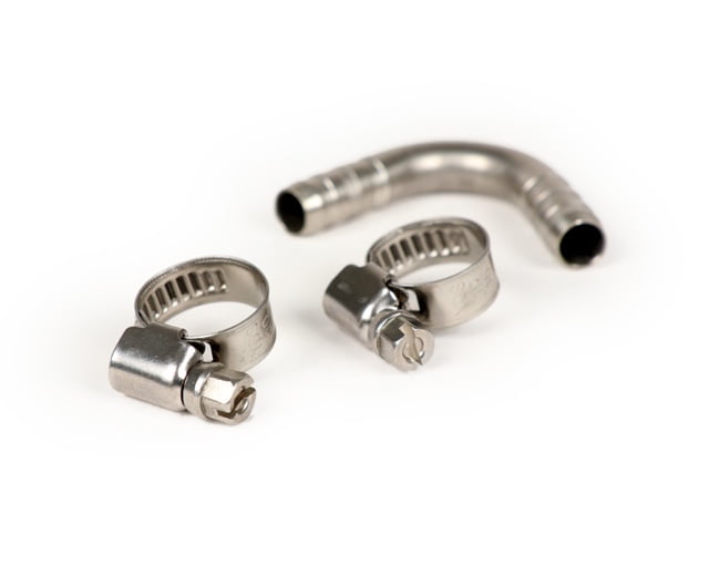 Polttoaineletkun mutka 55° BGM Pro, Vespa <a href="https://staging.italialaiset.fi/wp-content/uploads/2021/01/BGM_PRO_c1.png"><img class="alignright size-full wp-image-30568" src="https://staging.italialaiset.fi/wp-content/uploads/2021/01/BGM_PRO_c1.png" alt="" width="140" height="40" /></a>Metallinen mutka polttoaineletkuun, joka estää ensimmäistä mutkaa taittumasta littaan ja hidastamaan polttoaineen virtausta. Sopii sisähalkaisijaltaan 7 mm letkulle. Valmistettu ruostumattomasta teräksestä. Polttoaineletkun mutka 55° BGM Pro, Vespa