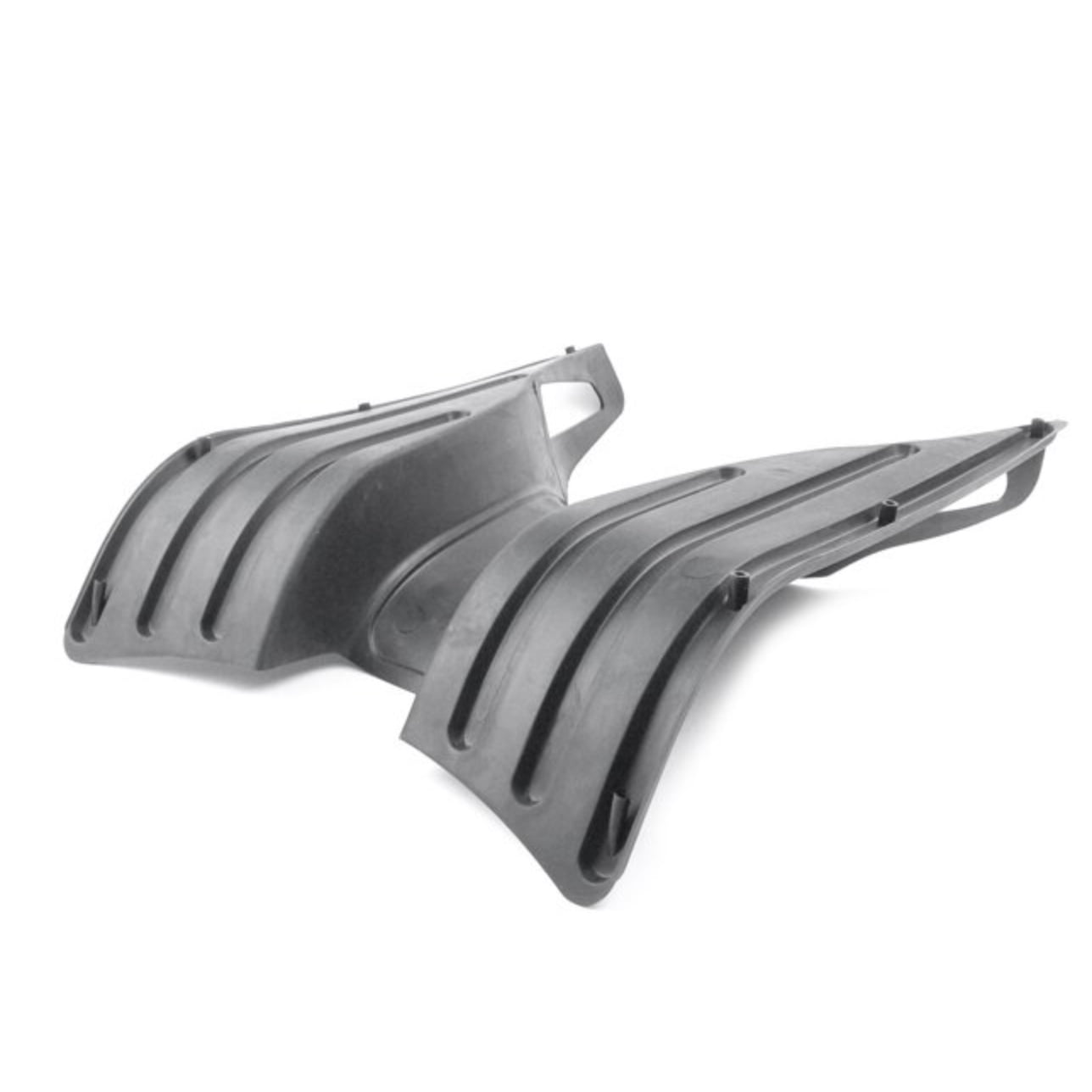 Kumimatto Piaggio musta, Vespa GT, GTS ja GTV <a href="https://staging.italialaiset.fi/wp-content/uploads/2019/08/image-14.png"><img class="alignright size-full wp-image-15883" src="https://staging.italialaiset.fi/wp-content/uploads/2019/08/image-14.png" alt="Piaggio logo" width="145" height="45" /></a>Kumimatto Piaggio, Vespa GT, GTS ja GTV malleihin. Alkuperäinen Piaggio varaosa. Tarkista sopivuus alla olevasta taulukosta. Kumimatto Piaggio musta, Vespa GT, GTS ja GTV