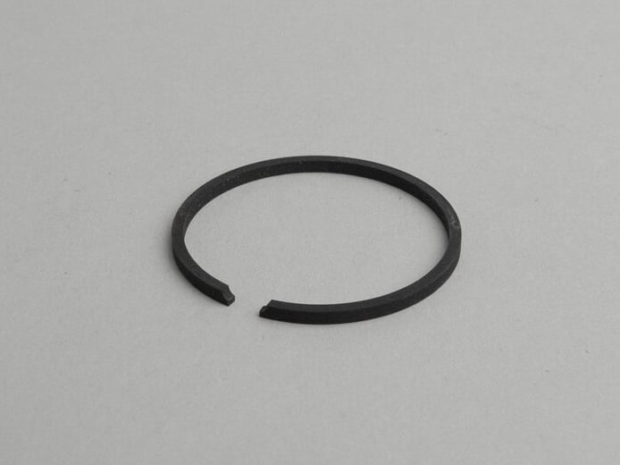 Männänrengas 38,4x2mm, Vespa V50 ja PK50S <a href="https://staging.italialaiset.fi/wp-content/uploads/2021/03/image-4.png"><img class="alignright size-full wp-image-31721" src="https://staging.italialaiset.fi/wp-content/uploads/2021/03/image-4.png" alt="" width="65" height="90" /></a>Männänrengas 38,4x2mm, Vespa V50 ja PK50S. Valmistaja Gol. Männänrengas 38,4x2mm, Vespa V50 ja PK50S
