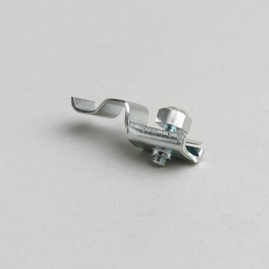 Ajovalon kiinnike, Vespa V50, PV125 ja ET Ajovalon kiinnikerauta ja ruuvi, Vespa V50, PV125 ja ET malleihin. Ajovalon kiinnike, Vespa V50, PV125 ja ET