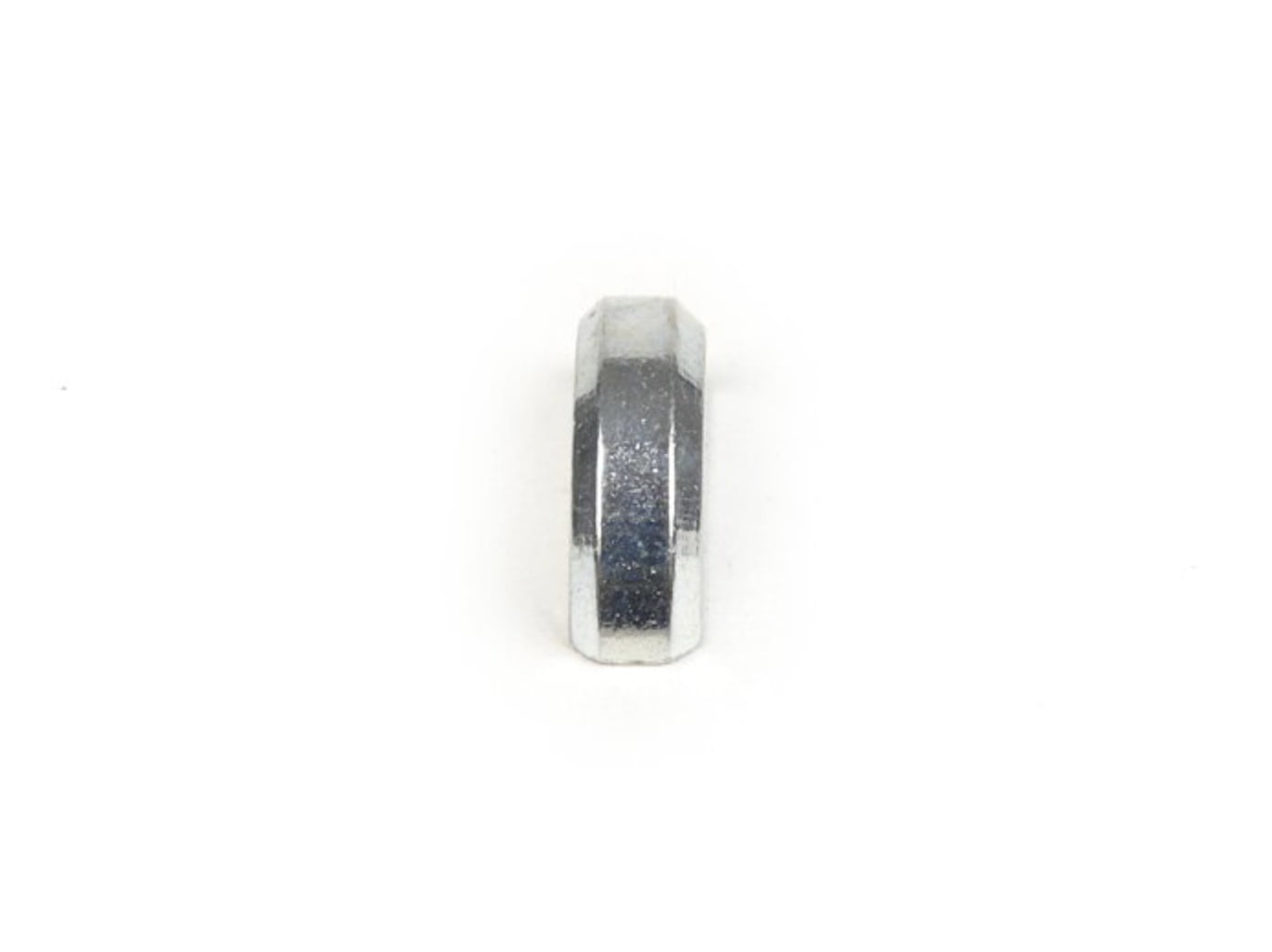 Kiila 4x6,5mm kampiakseliin/kytkin Piaggio, Vespa ja Lambretta <a href="https://staging.italialaiset.fi/wp-content/uploads/2019/08/image-14.png"><img class="alignright size-full wp-image-15883" src="https://staging.italialaiset.fi/wp-content/uploads/2019/08/image-14.png" alt="Piaggio logo" width="145" height="45" /></a>Piaggion alkuperäinen kiila 4x6,5mm. Käytetään kampiakselin ja kytkimen päässä malleissa Vespa PX, Rally180 (VSD1T), Rally200 (VSE1T), Sprint ja kampiakselin vauhtipyörän puolella malleissa Lambretta LI, LIS, SX, TV, DL, GP, Piaggio 250-300cc 4-tahti. Katso sopivuus alla olevasta taulukosta. <ul> <li>pituus 15,2 mm</li> <li>korkeus 6,5 mm</li> <li>paksuus 4,0 mm</li> </ul> Kiila 4x6,5mm kampiakseliin/kytkin Piaggio, Vespa ja Lambretta
