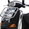 Alastaittuva etuteline Cuppini kromattu, Vespa ET2 ja ET4 <a href="https://staging.italialaiset.fi/wp-content/uploads/2021/03/image-2.png"><img class="alignright size-full wp-image-31374" data-src="https://staging.italialaiset.fi/wp-content/uploads/2021/03/image-2.png" alt="" width="108" height="55" /></a>Alastaittuva etuteline Cuppini kromattu, Vespa ET2 ja ET4 malleihin. Etuteline kiinnitetään skootteriin ripustamalla se jalkasuojan yläreunaan kumipäällysteisillä koukuilla. Nämä saattavat vaatia hieman muokkausta optimaalisen istuvuuden saavuttamiseksi, mallin mukaan. Telineen 38x25 senttinen on suurimmasta päästä tämäntyyppisissä telineissä Lastauspinnan ja ajovalon pohjan välinen etäisyys on 25 cm, joten korkeaa tavaraa telineeseen ei mahdu. Alastaittuva etuteline Cuppini kromattu, Vespa ET2 ja ET4
