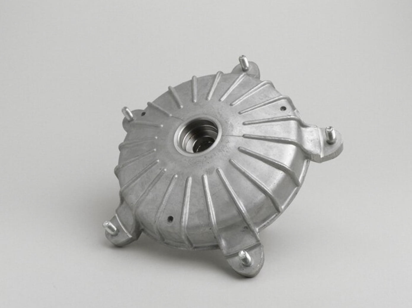 Jarrurumpu taakse, Vespa V50 N, SS50, SS90, PV125, ja ET3 <a href="https://staging.italialaiset.fi/wp-content/uploads/2020/12/image-5.png"><img class="alignright size-full wp-image-29785" src="https://staging.italialaiset.fi/wp-content/uploads/2020/12/image-5.png" alt="" width="143" height="28" /></a>Jarrurumpu taakse, Vespa V50 N, SS50, SS90, PV125, ja ET3 malleihin. <ul> <li>laadukas FA Italian tarvikeosa</li> </ul> Tarkista sopivuus valmistenumeron alkuosalla alla olevasta taulukosta. Jarrurumpu taakse, Vespa V50 N, SS50, SS90, PV125, ja ET3